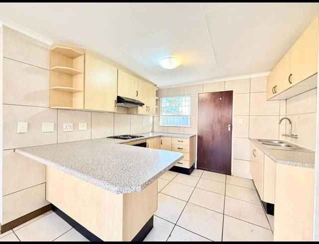 2 BEDROOM HOUSE FOR SALE IN BRYANSTON